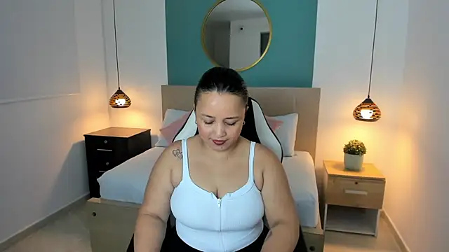Snapshot of linda_rios_ chatting on December 2024 07:04:02 PM linda rios online show from December 2024 07:04:02 PM