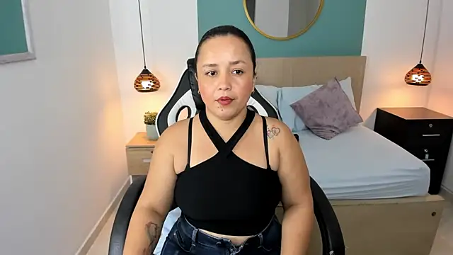 Snapshot of linda_rios_ chatting on February 2025 07:02:01 PM linda rios online show from February 2025 07:02:01 PM