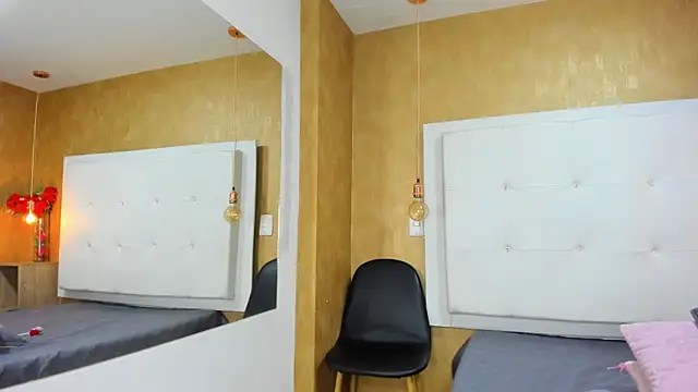 Milaspetite online show from November 2025 12:44:02 AM