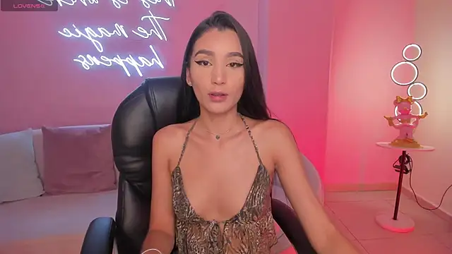 BellaCarteer  online show from November 2025 06:17:01 PM