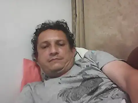 Snapshot of Bombi22 chatting on October 2025 04:11:01 AM Bombi22 online show from October 2025 04:11:01 AM