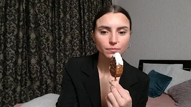 Snapshot of Lesyisme chatting on January 2025 01:43:02 AM Lesyisme online show from January 2025 01:43:02 AM