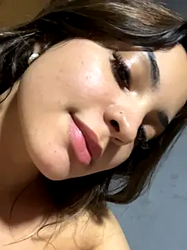 Nicollygriu online show from October 2025 03:07:01 AM