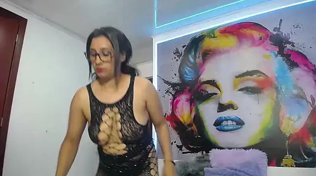 Snapshot of karime_sexygirl chatting on January 2025 04:04:01 PM karime sexygirl online show from January 2025 04:04:01 PM