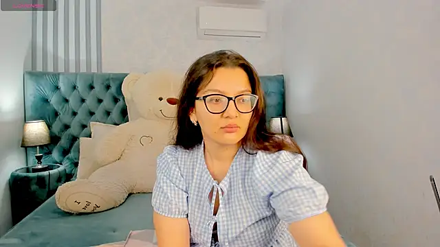 Snapshot of ZarifaBev chatting on October 2025 01:56:02 PM ZarifaBev online show from October 2025 01:56:02 PM