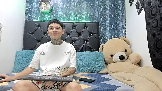 Snapshot of exotic_hot_couple chatting on December 2025 09:57:01 PM exotic hot couple online show from December 2025 09:57:01 PM