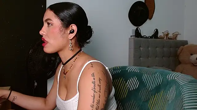 Snapshot of Sexy_Lia_ chatting on April 2026 04:20:02 AM Sexy Lia online show from April 2026 04:20:02 AM