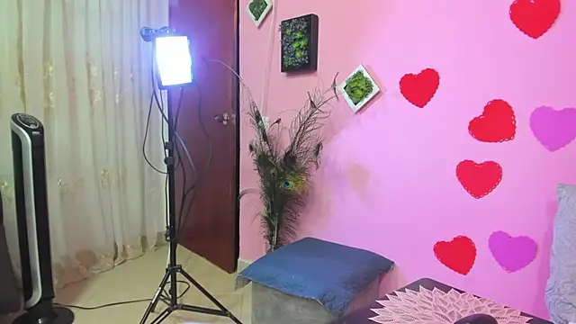 Snapshot of miss--flora chatting on February 2025 06:17:02 AM miss--flora online show from February 2025 06:17:02 AM