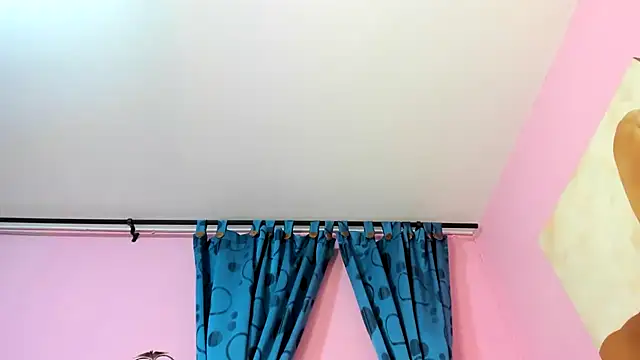 miss--flora online show from November 2025 02:07:01 PM