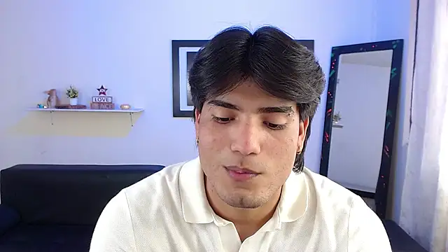 Snapshot of Bigmark18 chatting on January 2025 08:10:02 PM Bigmark18 online show from January 2025 08:10:02 PM