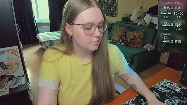 Alice Dreamgirl  online show from May 2026 02:45:01 PM