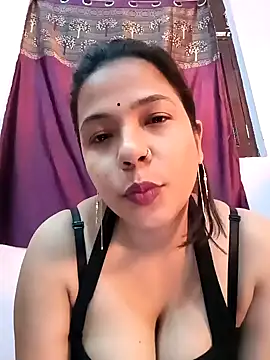 Snapshot of Hot-shot99 chatting on January 2025 01:03:01 PM Hot-shot99 online show from January 2025 01:03:01 PM