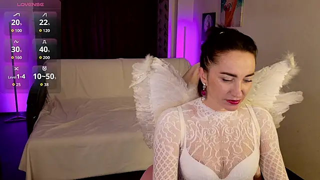 Snapshot of AnneHaddaway chatting on December 2025 08:26:01 PM AnneHaddaway online show from December 2025 08:26:01 PM