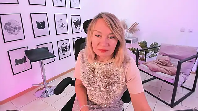 Snapshot of RosalindaFortuna chatting on December 2024 07:38:02 AM RosalindaFortuna online show from December 2024 07:38:02 AM
