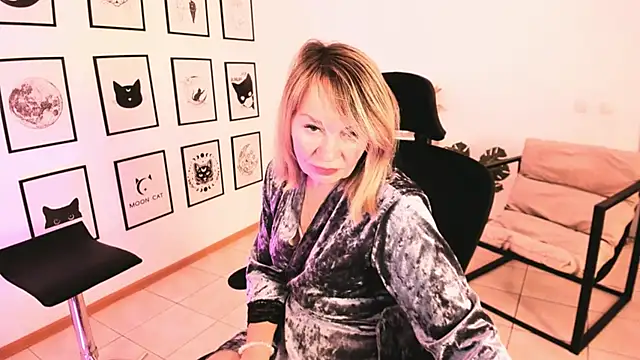 Snapshot of RosalindaFortuna chatting on December 2024 10:55:02 AM RosalindaFortuna online show from December 2024 10:55:02 AM
