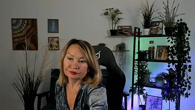 Snapshot of RosalindaFortuna chatting on January 2025 02:04:01 PM RosalindaFortuna online show from January 2025 02:04:01 PM