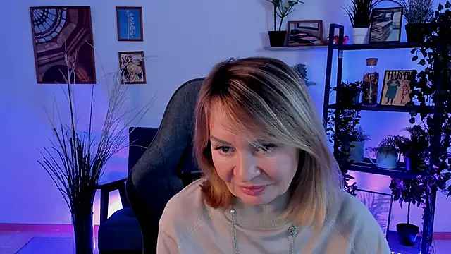 Snapshot of RosalindaFortuna chatting on January 2025 01:58:01 PM RosalindaFortuna online show from January 2025 01:58:01 PM