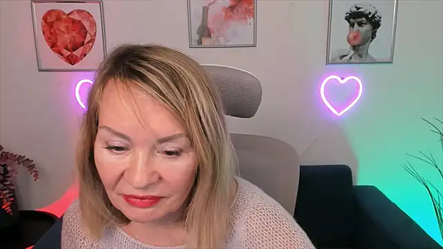Snapshot of RosalindaFortuna chatting on January 2025 11:22:02 AM RosalindaFortuna online show from January 2025 11:22:02 AM