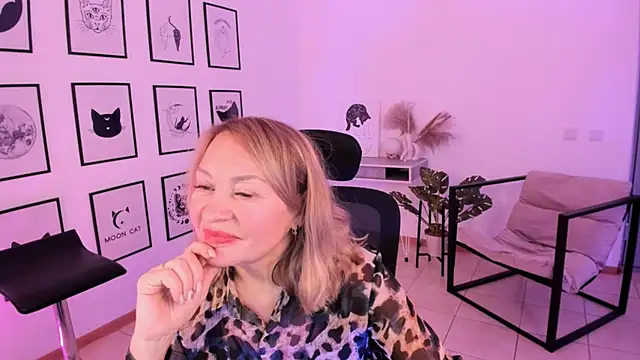 Snapshot of RosalindaFortuna chatting on January 2025 11:41:02 AM RosalindaFortuna online show from January 2025 11:41:02 AM