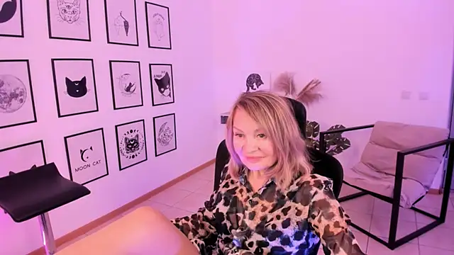 Snapshot of RosalindaFortuna chatting on January 2025 02:42:02 PM RosalindaFortuna online show from January 2025 02:42:02 PM