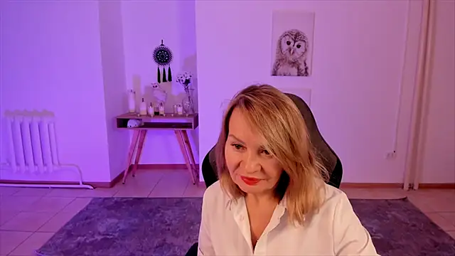 Snapshot of RosalindaFortuna chatting on January 2025 02:13:01 PM RosalindaFortuna online show from January 2025 02:13:01 PM