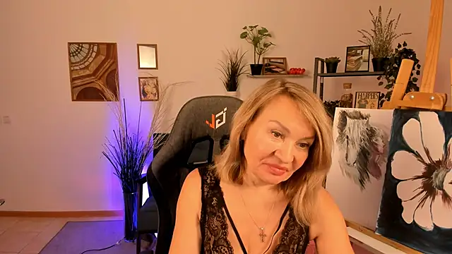 Snapshot of RosalindaFortuna chatting on January 2025 10:42:02 AM RosalindaFortuna online show from January 2025 10:42:02 AM