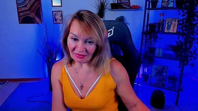 Snapshot of RosalindaFortuna chatting on January 2025 10:44:01 AM RosalindaFortuna online show from January 2025 10:44:01 AM
