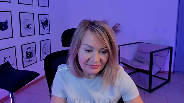 Snapshot of RosalindaFortuna chatting on January 2025 10:54:01 AM RosalindaFortuna online show from January 2025 10:54:01 AM