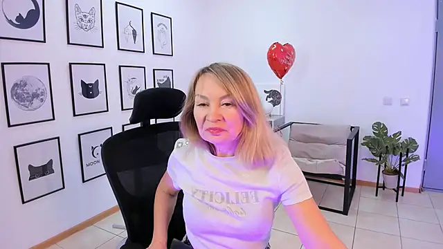 Snapshot of RosalindaFortuna chatting on February 2025 11:11:02 AM RosalindaFortuna online show from February 2025 11:11:02 AM