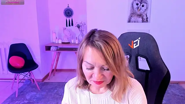 Snapshot of RosalindaFortuna chatting on February 2025 02:16:02 PM RosalindaFortuna online show from February 2025 02:16:02 PM