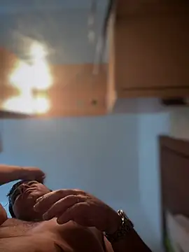 SecretlyDD online show from January 2025 08:11:02 AM