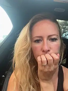 Emmy frenchie online show from October 2025 08:44:01 AM