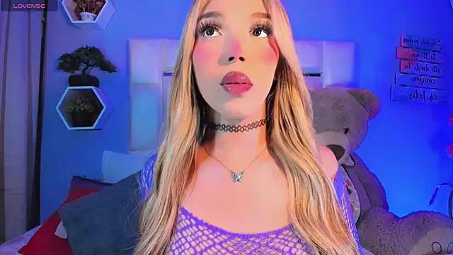 Snapshot of Aileen_18 chatting on October 2025 10:40:02 PM Aileen 18 online show from October 2025 10:40:02 PM