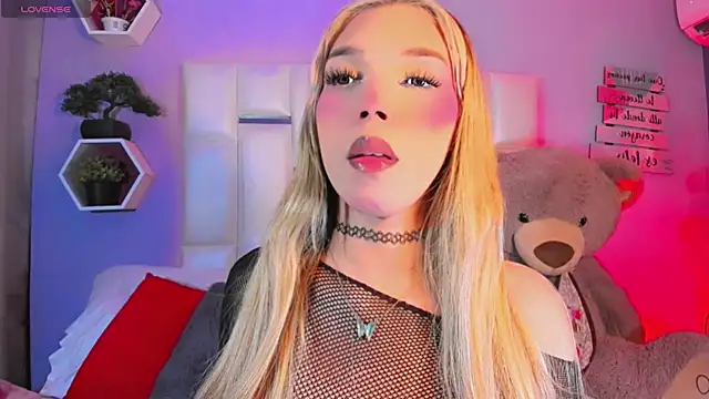 Snapshot of Aileen_18 chatting on October 2025 07:07:02 AM Aileen 18 online show from October 2025 07:07:02 AM