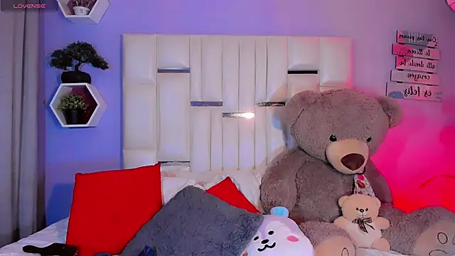 Snapshot of Aileen_18 chatting on November 2025 07:22:01 AM Aileen 18 online show from November 2025 07:22:01 AM