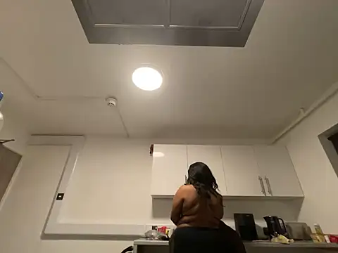 Snapshot of LavenderBuxton chatting on February 2025 06:16:01 PM LavenderBuxton online show from February 2025 06:16:01 PM