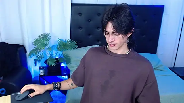 Snapshot of andreey50 chatting on November 2025 01:43:01 PM andreey50 online show from November 2025 01:43:01 PM