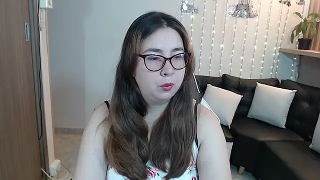 Snapshot of chloe_prg chatting on February 2025 12:44:02 PM chloe prg online show from February 2025 12:44:02 PM