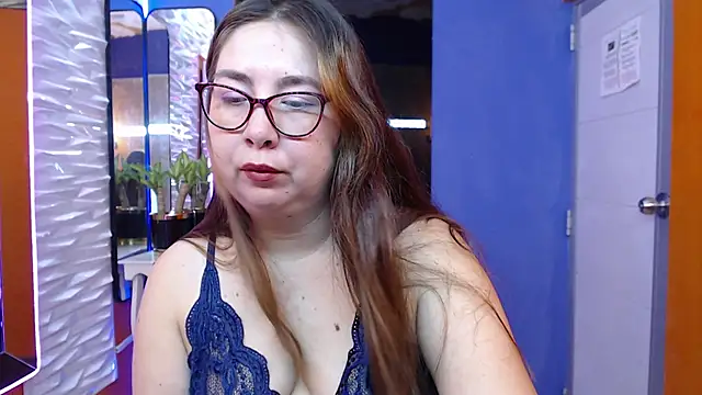 Snapshot of chloe_prg chatting on February 2025 01:11:01 PM chloe prg online show from February 2025 01:11:01 PM