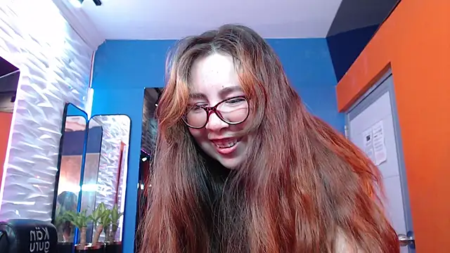 Snapshot of chloe_prg chatting on February 2025 04:16:02 PM chloe prg online show from February 2025 04:16:02 PM