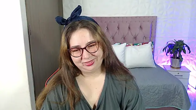 Snapshot of chloe_prg chatting on February 2025 12:51:02 PM chloe prg online show from February 2025 12:51:02 PM