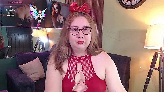 chloe prg online show from November 2025 03:01:02 PM