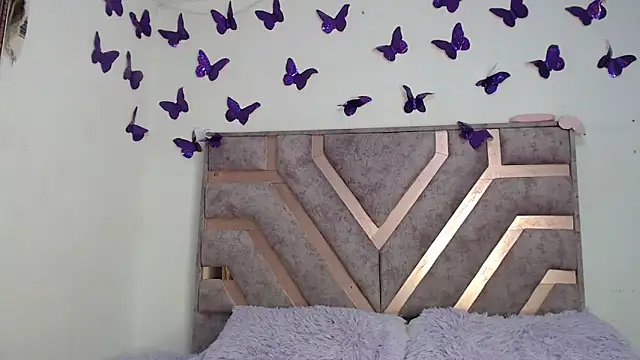 Snapshot of Anny_Fox- chatting on February 2026 04:02:01 AM Anny Fox- online show from February 2026 04:02:01 AM