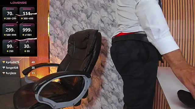 Hideintheoffice online show from October 2025 11:43:01 AM