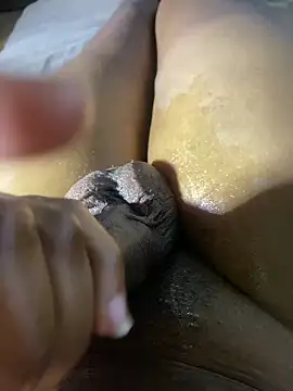 Snapshot of daddydiggg chatting on January 2025 09:53:02 PM daddydiggg online show from January 2025 09:53:02 PM