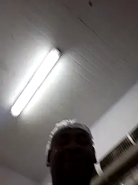 lucasquirao1234 online show from October 2025 04:39:01 PM