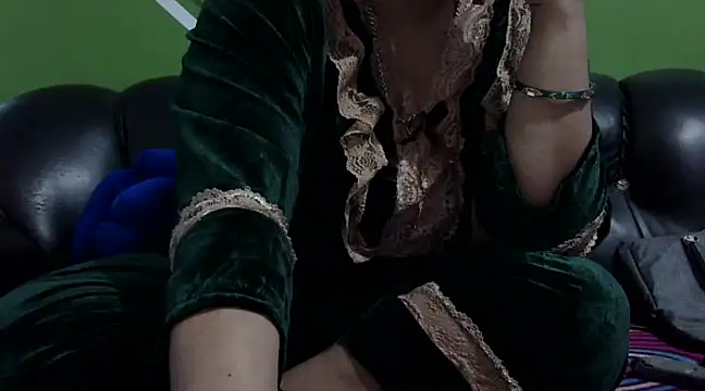 Snapshot of Housewife12 chatting on February 2025 07:37:01 AM Housewife12 online show from February 2025 07:37:01 AM