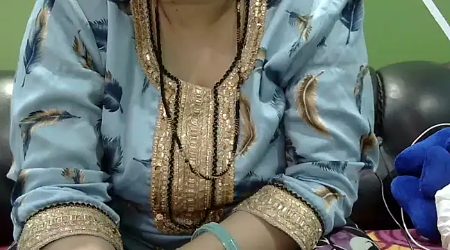 Snapshot of Housewife12 chatting on March 2025 06:25:01 PM Housewife12 online show from March 2025 06:25:01 PM