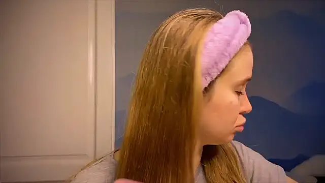 Snapshot of IlonaMurf chatting on October 2025 07:23:02 AM IlonaMurf online show from October 2025 07:23:02 AM