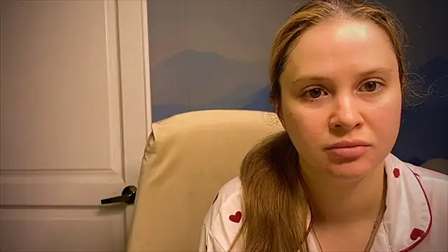 Snapshot of IlonaMurf chatting on October 2025 07:34:01 AM IlonaMurf online show from October 2025 07:34:01 AM